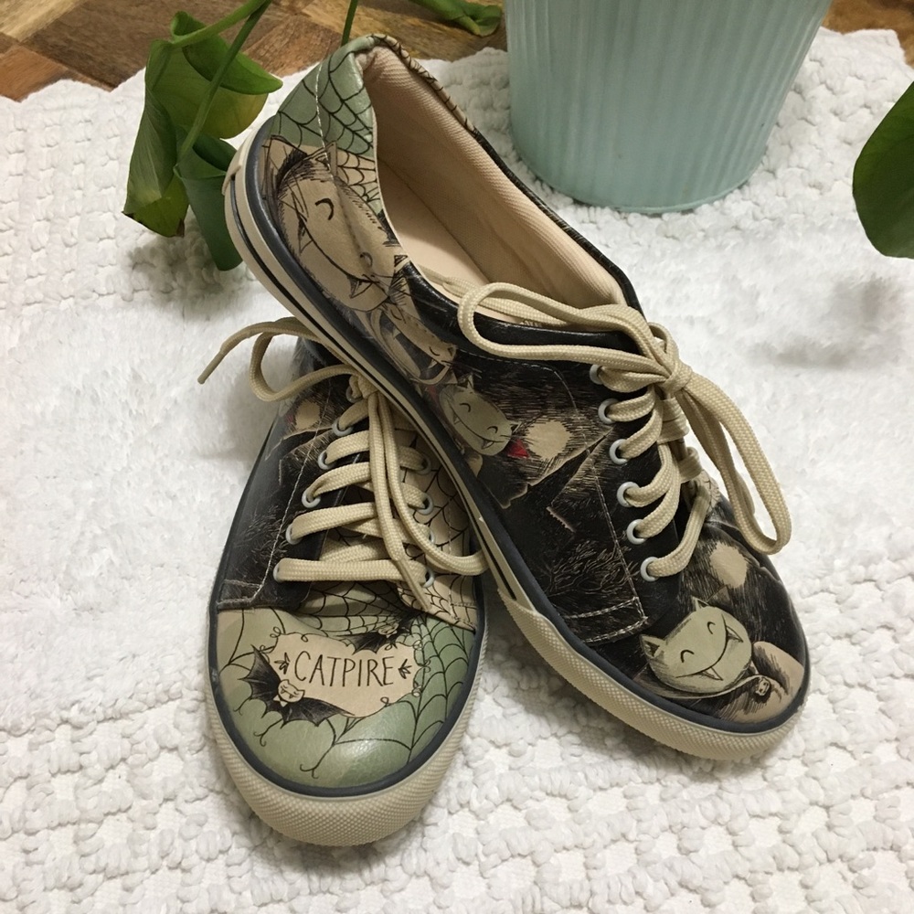 DoGo hand painted vegan ‘Catpire’ sneakers - Picture 7 of 16